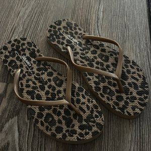 Old navy brand new flip flops